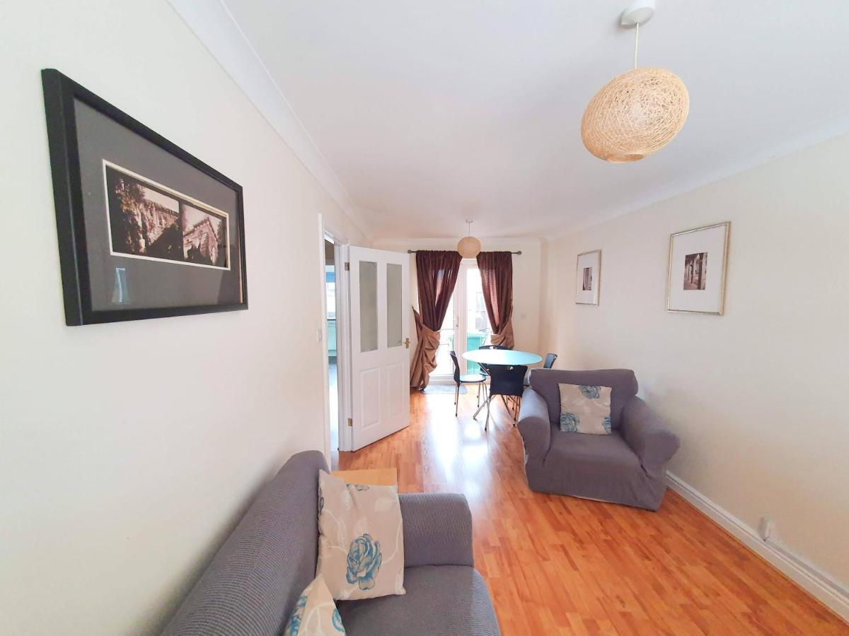 Friars Walk Houses With 2 Bedrooms, 2 Bathrooms, Fast Wi-Fi And Private Parking Sittingbourne Exterior foto