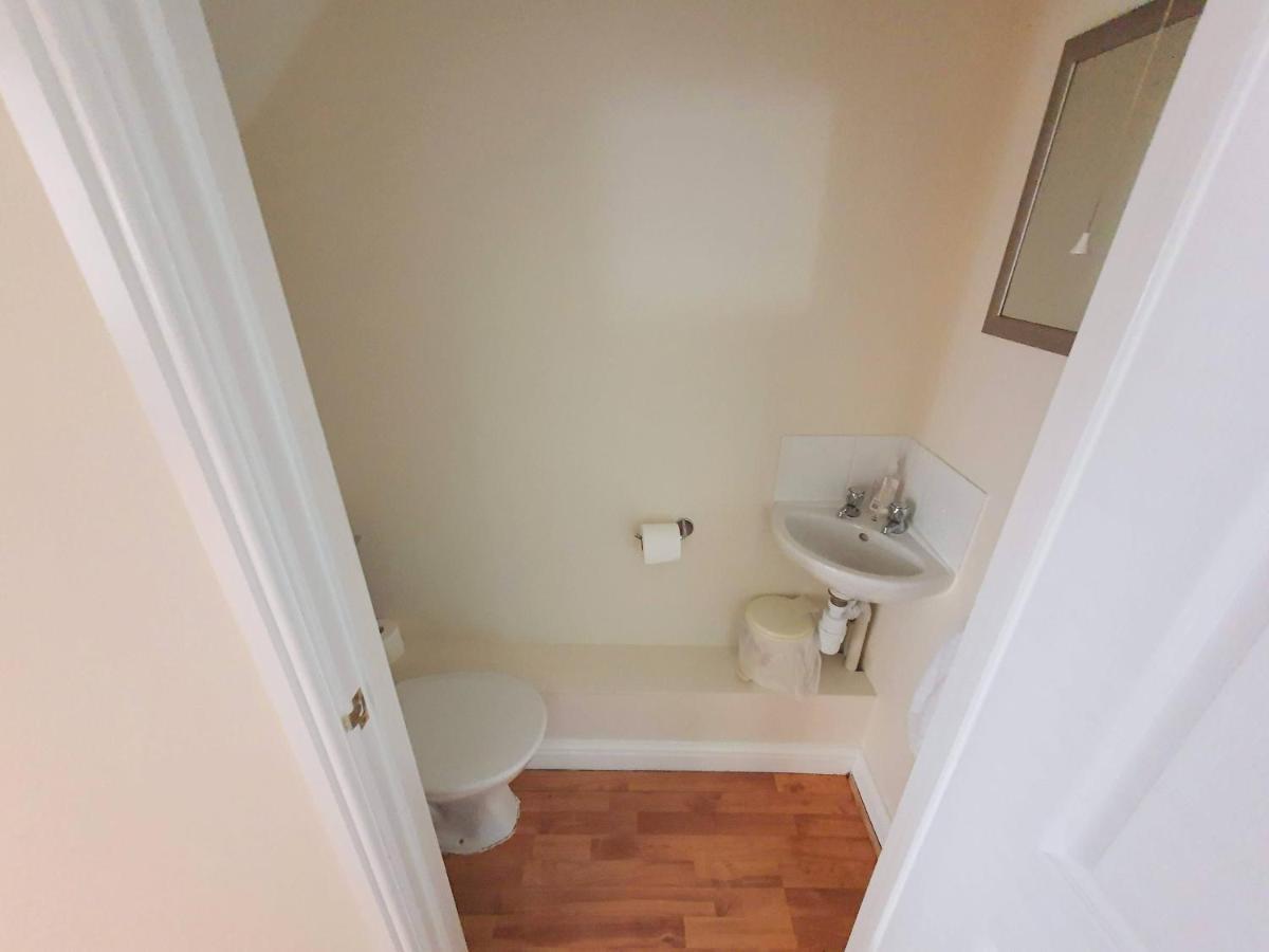 Friars Walk Houses With 2 Bedrooms, 2 Bathrooms, Fast Wi-Fi And Private Parking Sittingbourne Exterior foto
