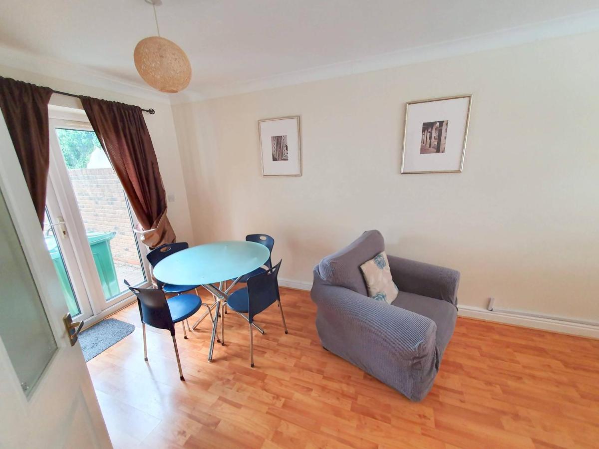 Friars Walk Houses With 2 Bedrooms, 2 Bathrooms, Fast Wi-Fi And Private Parking Sittingbourne Exterior foto