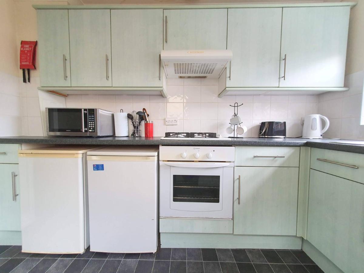 Friars Walk Houses With 2 Bedrooms, 2 Bathrooms, Fast Wi-Fi And Private Parking Sittingbourne Exterior foto