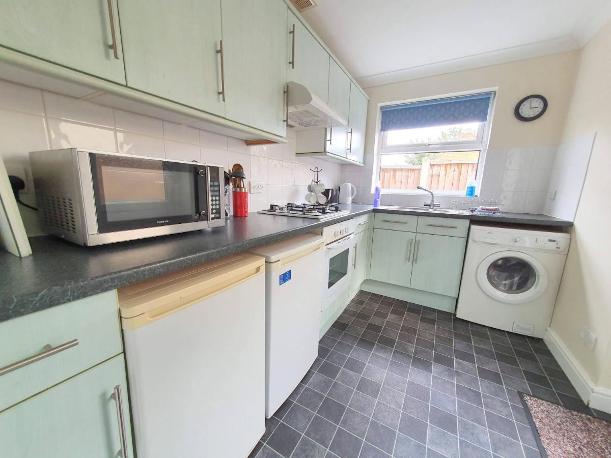 Friars Walk Houses With 2 Bedrooms, 2 Bathrooms, Fast Wi-Fi And Private Parking Sittingbourne Exterior foto