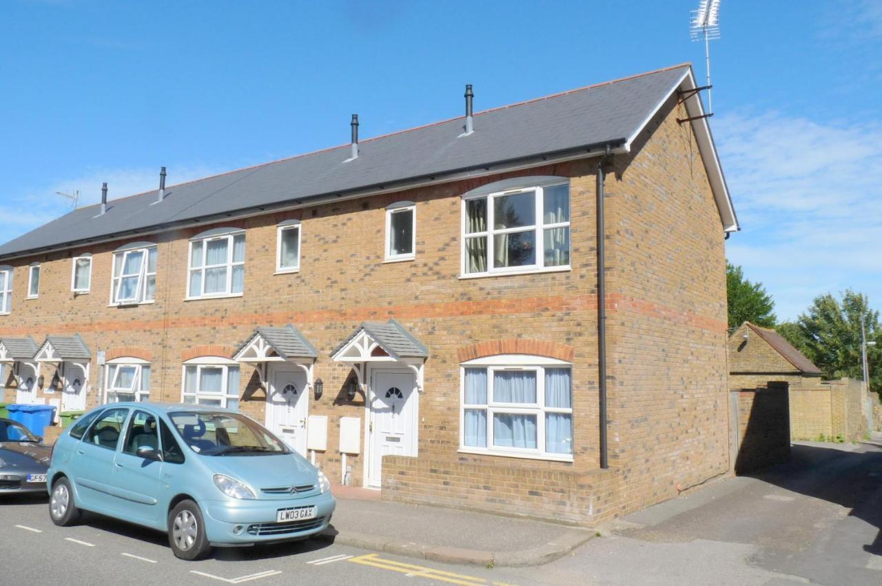 Friars Walk Houses With 2 Bedrooms, 2 Bathrooms, Fast Wi-Fi And Private Parking Sittingbourne Exterior foto