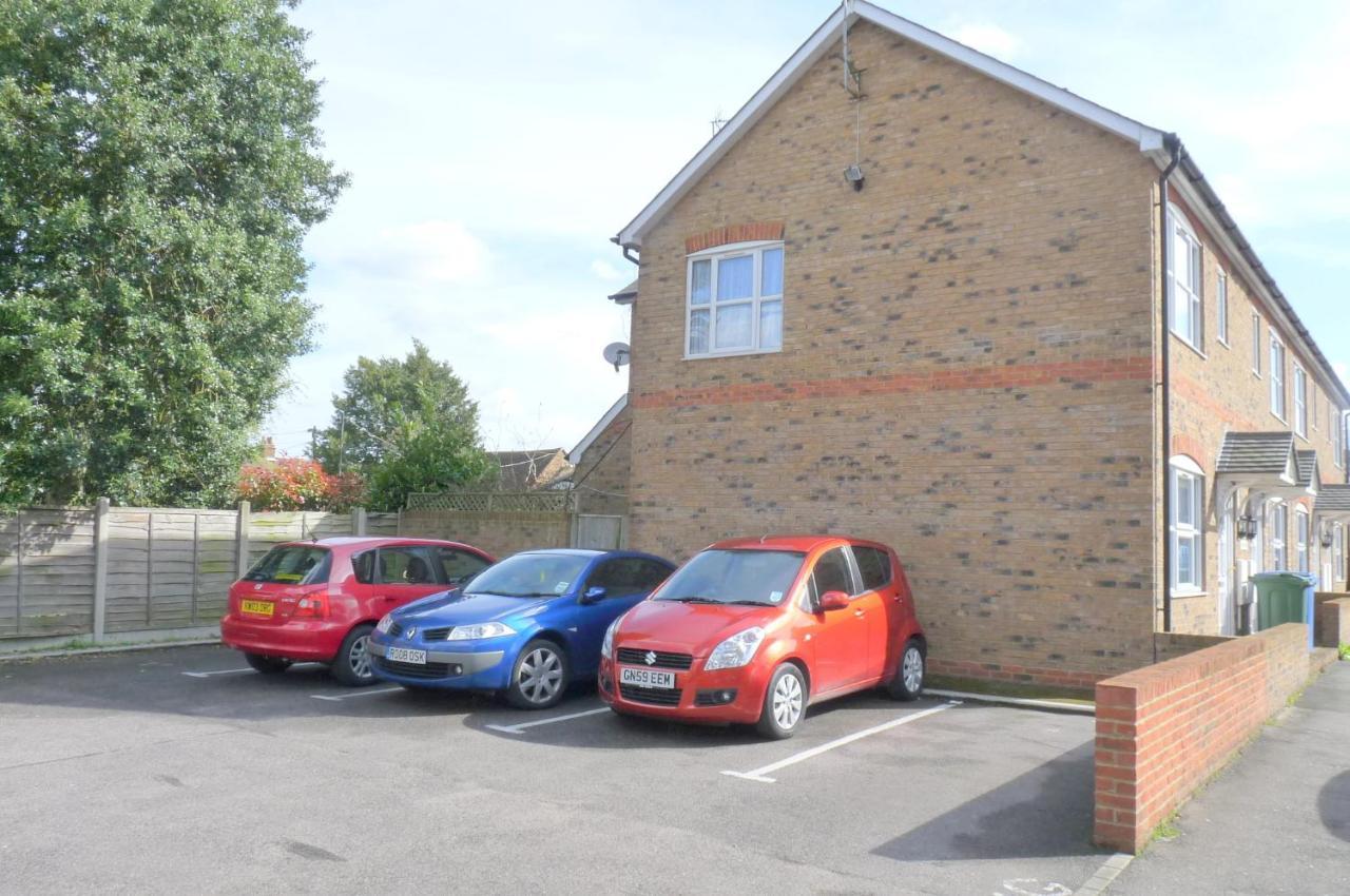 Friars Walk Houses With 2 Bedrooms, 2 Bathrooms, Fast Wi-Fi And Private Parking Sittingbourne Exterior foto