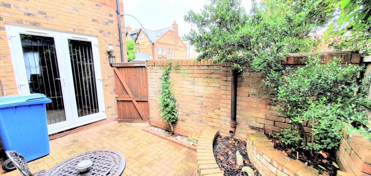 Friars Walk Houses With 2 Bedrooms, 2 Bathrooms, Fast Wi-Fi And Private Parking Sittingbourne Exterior foto