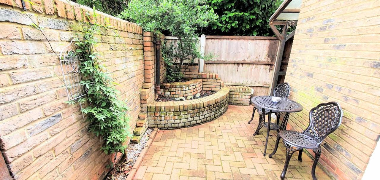 Friars Walk Houses With 2 Bedrooms, 2 Bathrooms, Fast Wi-Fi And Private Parking Sittingbourne Exterior foto