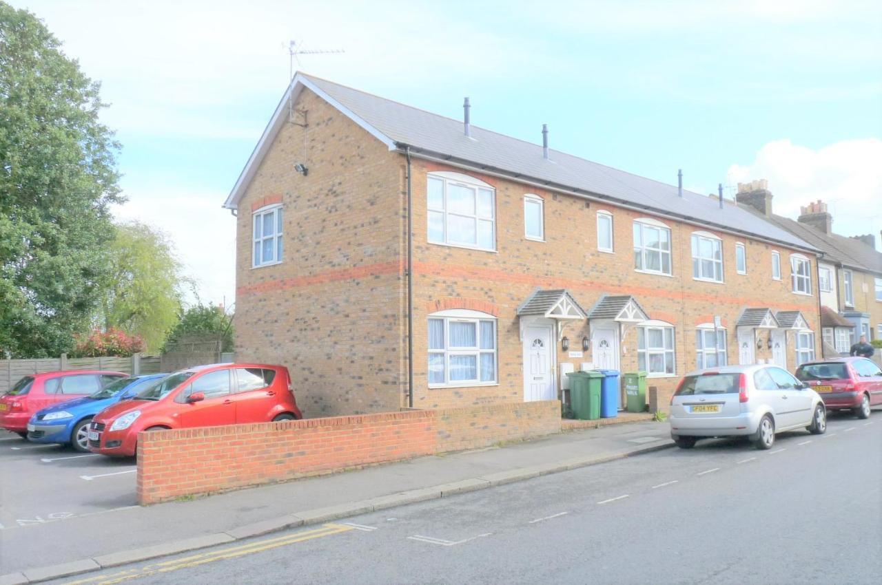 Friars Walk Houses With 2 Bedrooms, 2 Bathrooms, Fast Wi-Fi And Private Parking Sittingbourne Exterior foto