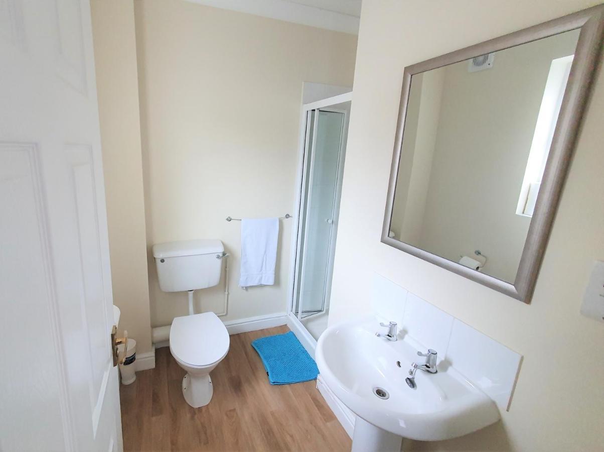 Friars Walk Houses With 2 Bedrooms, 2 Bathrooms, Fast Wi-Fi And Private Parking Sittingbourne Exterior foto