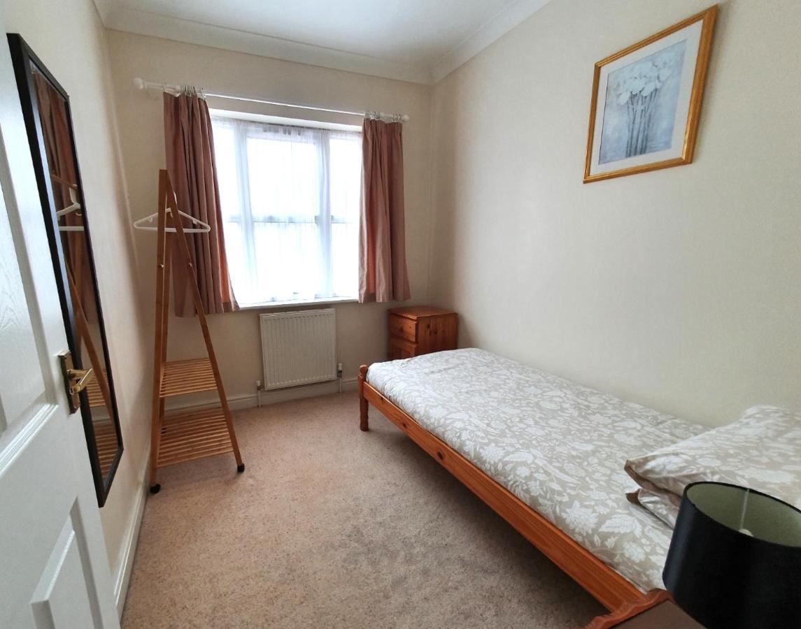 Friars Walk Houses With 2 Bedrooms, 2 Bathrooms, Fast Wi-Fi And Private Parking Sittingbourne Exterior foto
